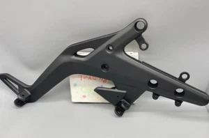 KAWASAKI Genuine 2012-2016 NINJA 650 RH STEP BRACKET 35063-0872-18R New - Picture 1 of 15