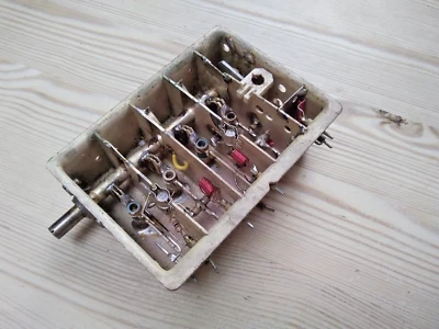 Gruppo sintonizzatore RF 4 velocità VC con transistor BF180 / BF181 NOS - Immagine 1 di 4