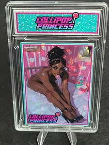 Lollipop Prinzessin Waifu Anime Custom Sammelkarte holografische Platte + Ständer - Bild 1 von 3