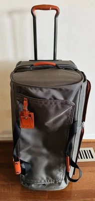 Bolsa de Lona Dividida Grande de 2 Ruedas Tumi Usada 30" Gris Canela Foto 1 de 4