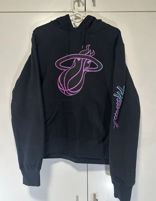 Sudadera con capucha de baloncesto New Era NBA Miami Heat Logo para hombre suéter mediano colores vicio Foto 1 de 4