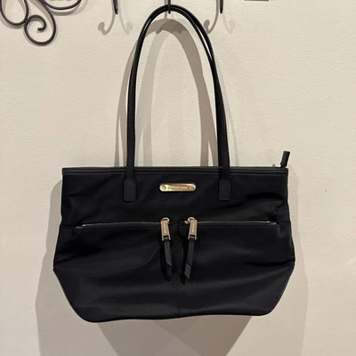 Bolso de Mano Michael Kors Kempton Bolsillo Mediano Cuero Negro Nylon Cremallera Dorado  Foto 1 de 4