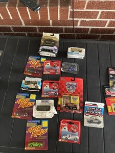 Lote de 12 coches diecast 1:64 nuevo en paquete B7 - Imagen 1 de 4