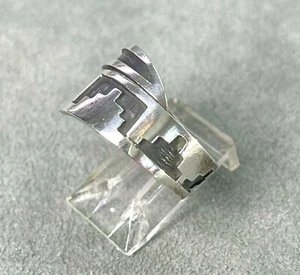 ES Elgene Sehongva Hopi Wrap Ring Band Rain Clouds Design Sterling Size 8 adj - Picture 1 of 9