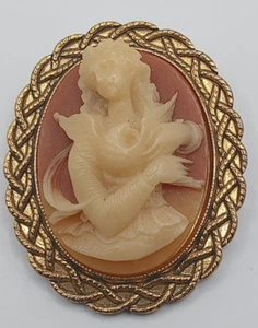 Costume Costume Cameo Vintage Ovale 3D Donna Che Tiene una Colomba Bird Tono Oro - Foto 1 di 2