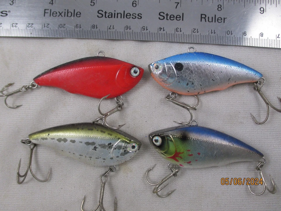 VO-ZURI RATTIN VIBE lot rattle trap type bass fishing lures - Image 1 of 1