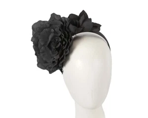 Diadema fascinador de carreras de flores negras Max Alexander precio de venta sugerido por el fabricante $129 Hecha en Australia - Imagen 1 de 5