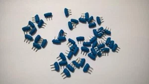 YMQ63A Qty 50 pcs ZTTWS4.00MG50C0-A0 Ceramic Resonator 4MHz 3-Terminal T/H - Picture 1 of 3