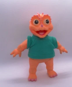 Figura de acción posable Babyee dinosaurio Street Kids 1991 de colección muñeca de juguete - Imagen 1 de 6
