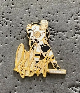 Boston Bruins #77 Ray Bourque Signature Player NHL Hockey Pin - Imagen 1 de 2