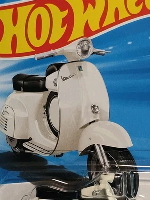 Hot Wheels VESPA 90SS SUPER SPRINT 1966 White Diecast Collectable Scooter  - Image 1 of 4