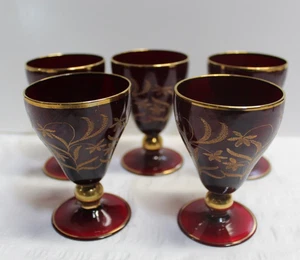 Juego de 5 copas de vino de diseño grabado con borde dorado de cristal rojo rubí - Art Deco - Imagen 1 de 5