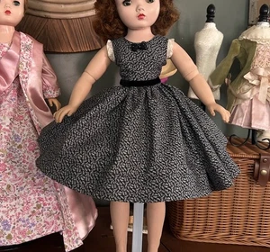 Madame Alexander Cissy Puppe Vintage Spitze Sommerkleid schwarz-weiß Kreis Rock - Bild 1 von 11