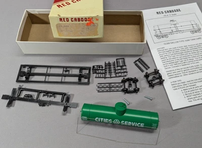 HO scale Red Caboose #3011 CITIES SERVICE  Corp.  10,000 Gallon Tank Car  CSOX - Image 1 of 4
