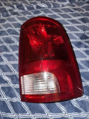 OEM | Luz trasera halógena Dodge Ram 1500 2009-2012 (derecha, pasajero) Foto 1 de 3