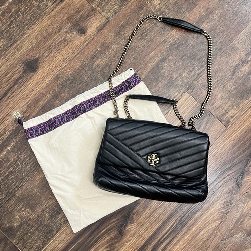 Borsa a tracolla convertibile Tory Burch Kira Chevron Nera