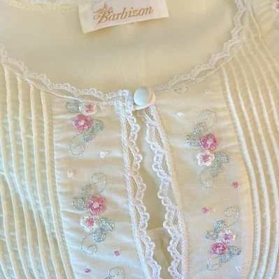 Elegante bata ligera para mujer Barbizon de colección M marfil bordada flores encaje botón Foto 1 de 4