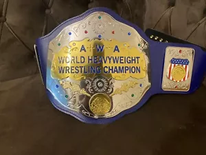 Cintura AWA World Heavyweight Wrestling Championship replica in pelle blu - Foto 1 di 6