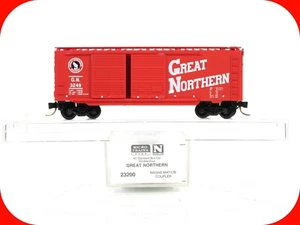N Scale ***GREAT NORTHERN*** CIRCUS 40' Box Car, GN 3249 ---- MICRO TRAINS 23200 - Picture 1 of 5