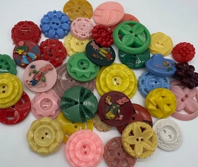 Vintage casein plastic quilting Button lot~cut outs, pierced, ruffles, colors - Image 1 of 4