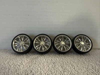 Neumáticos de repuesto para ruedas de coche Jada Toys 1:18   Foto 1 de 3