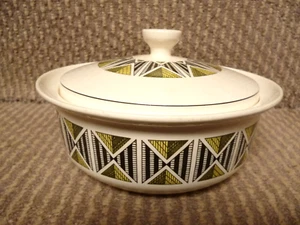 Wedgwood Robert Minkin ‘Diamond’ Pattern 19 cm Lidded serving dish - Picture 1 of 3