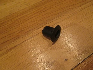 NOS 1996 97 98 FORD TAURUS REAR LAMP GROMMET - Picture 1 of 2