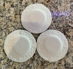 Set aus drei (3) CROWN DUCAL FLORENTINE WHITE Brottellern ~ Xlnt gebrauchter Zustand - Bild 1 von 4