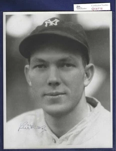 Bill Dickey New York Yankees Baseball HOFer Autographed 8x10 B&W Photo JSA COA - Picture 1 of 1
