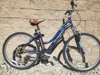 Schwinn Link Women's Comfort/Hyrid City Series Bike 21 Speed Step-Through - Image 1 of 4