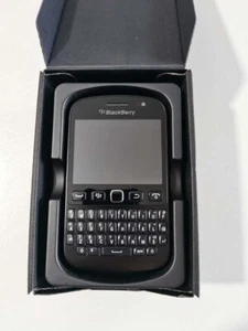 BlackBerry 9720 - Unlocked 3G Keyboard Smartphone BlackBerry OS 7.1 microSDHC - Picture 1 of 14
