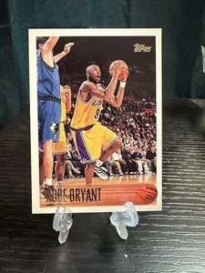 1996-97 TOPPS KOBE BRYANT #138 Rookie RC LAKERS MVP HOF BLACK MAMBA SHARP - Picture 1 of 2