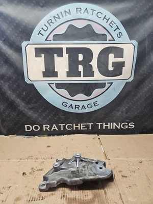 08-20 Nissan 370z Infiniti G37 M37 Q70 VQ37VHR Idler Pulley Bracket 11926-EY00A - Image 1 of 4