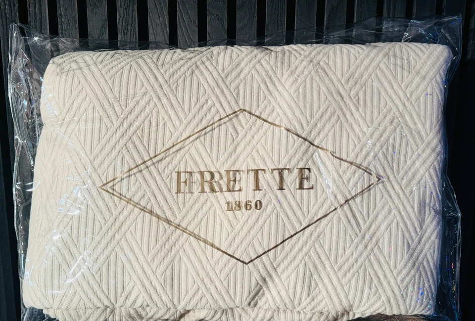 Frette Geometrics 100% Algodão King Coverlet Semente de Pinho $795 - Imagem 1 de 4