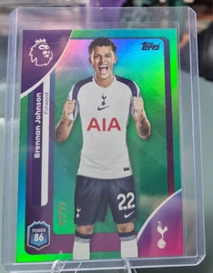 BRENNAN JOHNSON 63/99 TOPPS PREMIER LEAGUE 2026 GREEN REFRACTOR PARALLEL TOTTENH - Bild 1 von 2