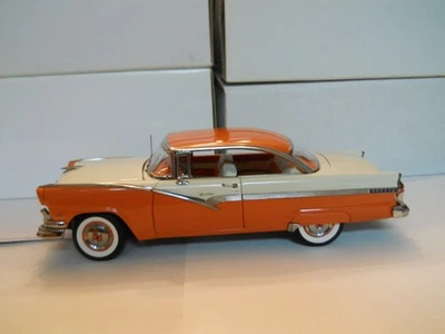 Ford Fairlane Victoria 1956, en caja, coche fundido a presión, 1/24 de Danbury como nuevo Foto 1 de 4