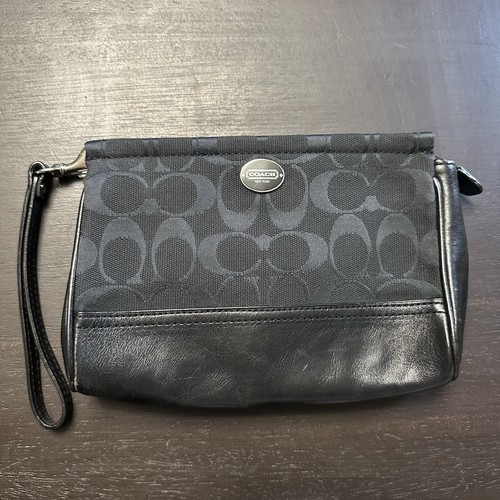 Coach Signature grande braccialetto nero su pelle nera F48442