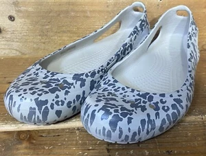 Crocs Animal Print Slip On Round Toe Ballet Flat Shoes Size 8 W Tan Black - Picture 1 of 8