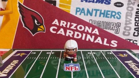 NFL Teenymates Arizona Cardinals Lineman (LM/3-pt stance) figure Cover