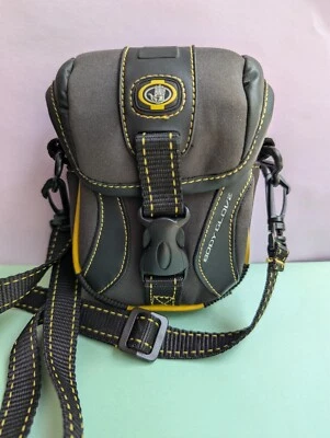 Body Glove Camera Case Or Miscellaneous Carrying Case 4 Pockets Detachable Strap - Image 1 of 4