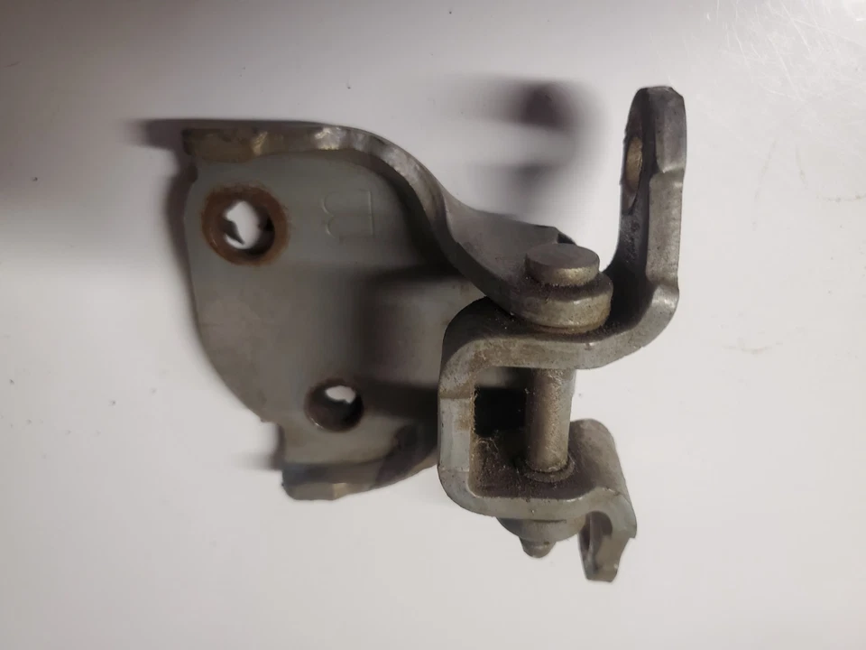 Honda, Acura Hinge A Front Door Left Upper Or Right Lower Used OEM - Image 1 of 2