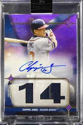 CHIPPER JONES 2023 TOPPS LUMINARIES HIT KINGS GAME USED PATCH AUTO 3/3 BRAVES - Image 1 of 2