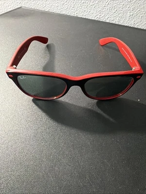 Lentes Ray Ban RB2132M/F63830 Scuderia Ferrari negro mate sobre rojo/espejo 55 mm Foto 1 de 4