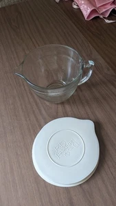 PAMPERED CHEF 4 Cups 1 Qt. Batter Measuring Bowl and Lid - Picture 1 of 2