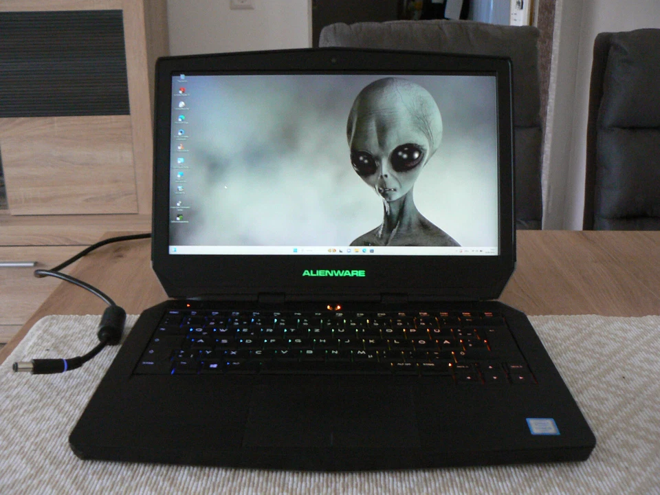 Notebook Gamer Alienware 13, 13,3 Zoll, i5, Win11 - Bild 1 von 4