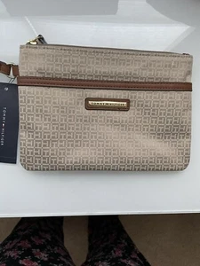 Tommy Hilfiger wrist bag - Picture 1 of 5