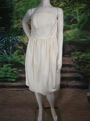 VESTIDO DE NOVIA DE LUJO NY 12 VESTIDO DE NOVIA SEDA CORTO SIN TIRANTES MARFIL  Foto 1 de 4