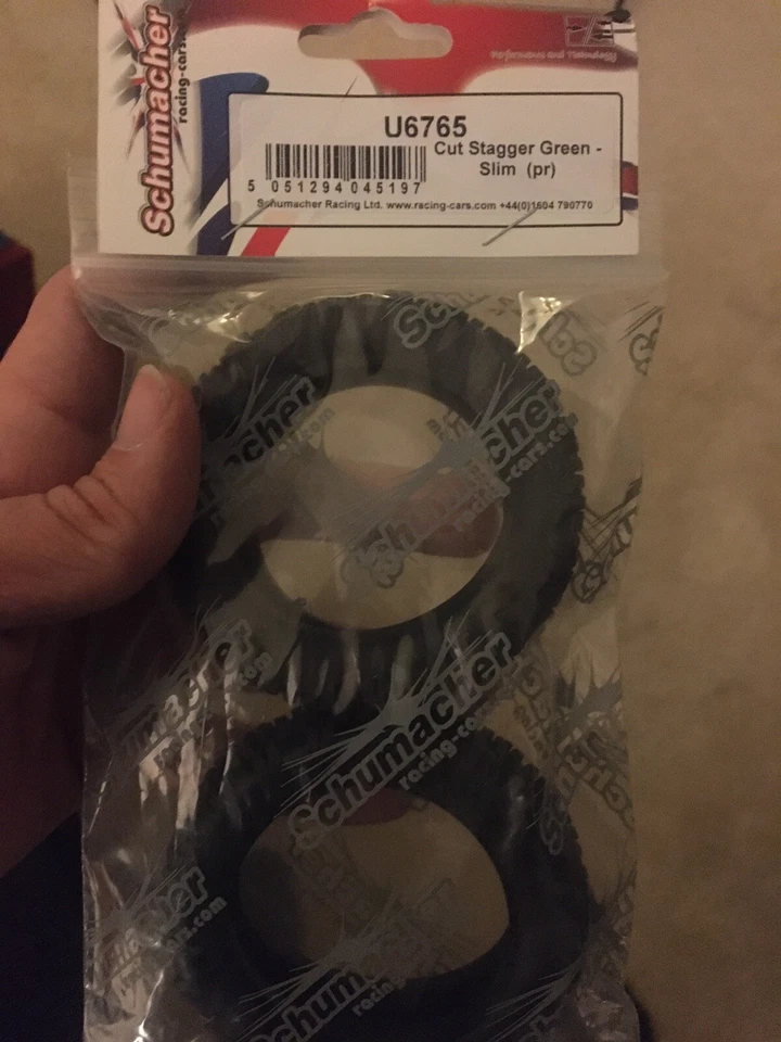 Buggy Schumacher U6765 Cut Stagger verde neumáticos delgados (2) 1/10 Foto 1 de 1