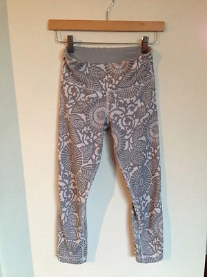 Pantalón Lululemon Wunder Under Crop Playa Floral Gris Blanco Flor Talla 2 Foto 1 de 4