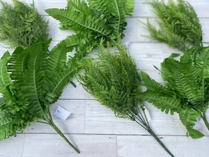 Lote de trabajo flores verdes artificiales racimos arbusto x6 helecho espárragos tumba - Imagen 1 de 8